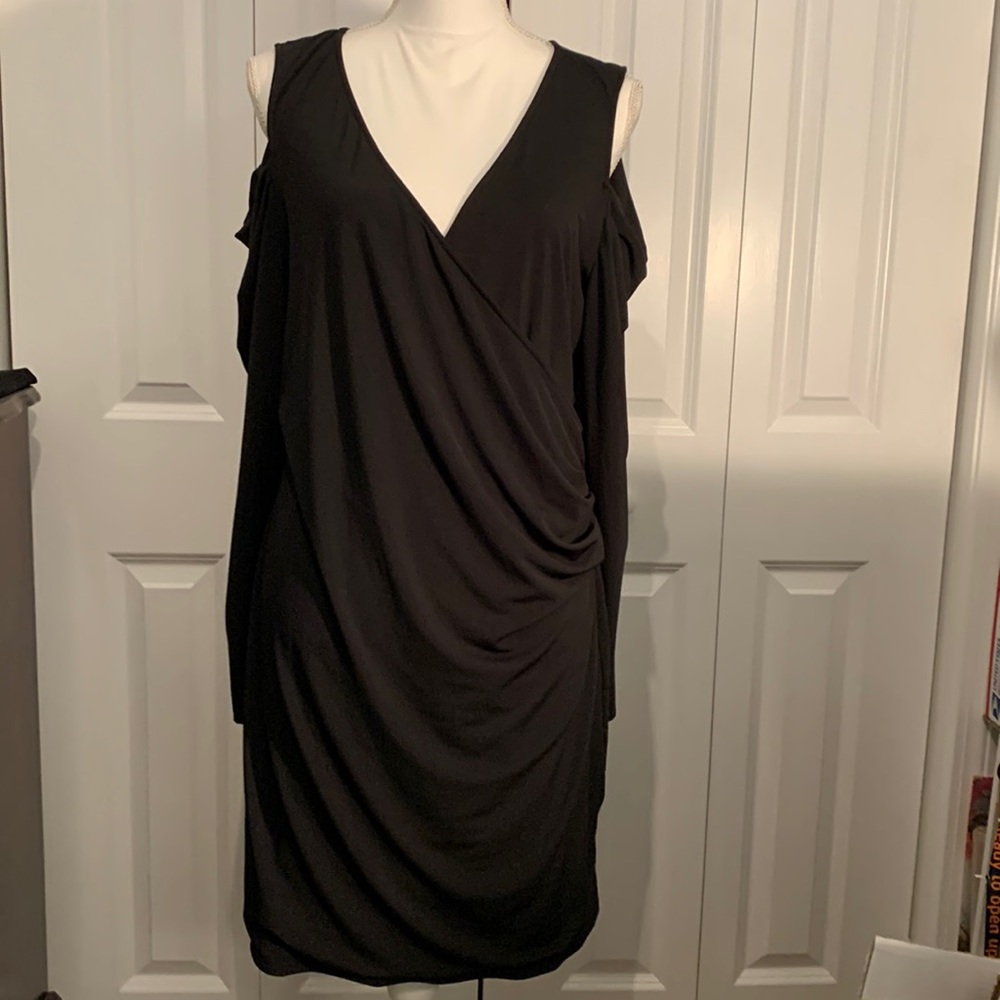 The great little black dress…cold shoulder size XL. Cinched waist